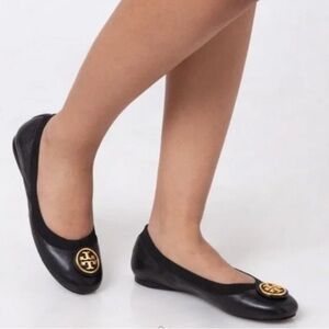 Tory Burch Caroline Patent Leather Ballet Flats size 9 Black Gold Logo Classic